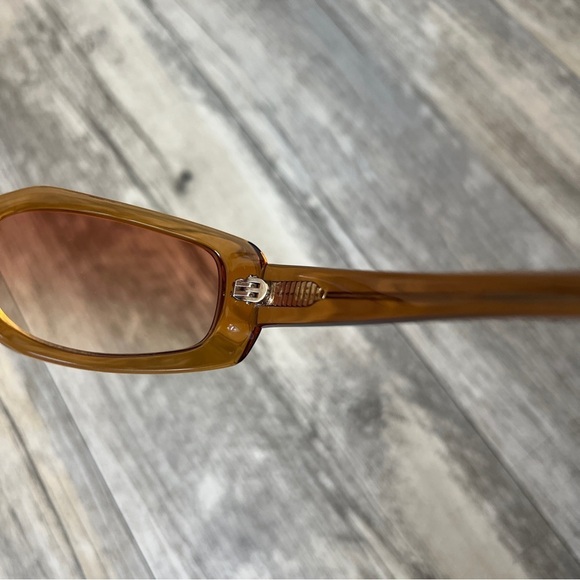 Lello the Label the Jane Sunglasses in Honey - Picture 6 of 8